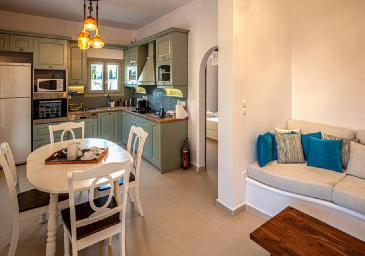 Dafnes Villa 1 Private Pool ペリヴォラス エクステリア 写真